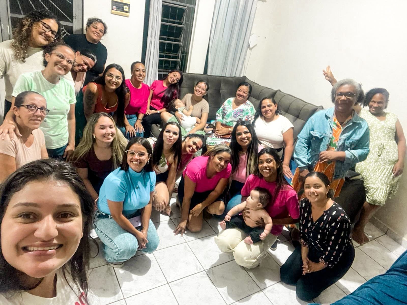Mulheres reunidas — Encontro Pink's Mulher Corajosa